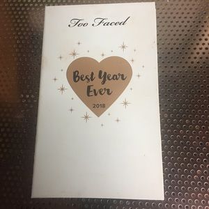 Too Faced 2018 Holiday Eyeshadow Palette